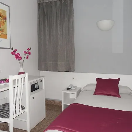 Hotel Nuevo Triunfo 2*